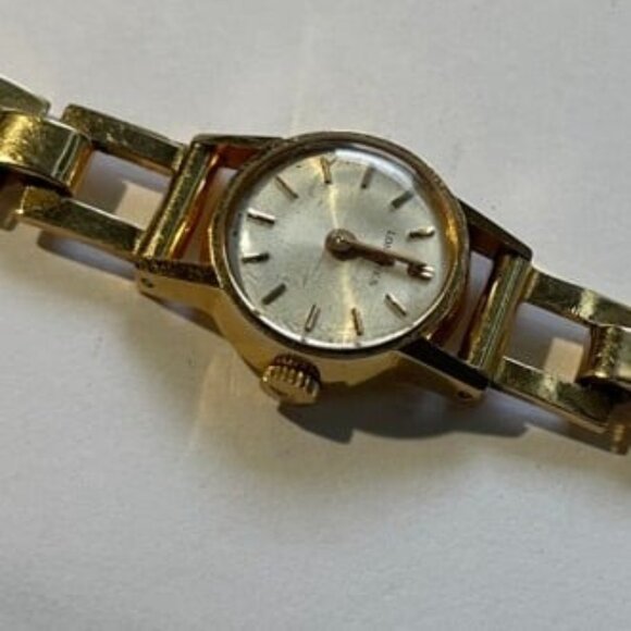 18K Gold Longines Woman\'s Wristwatch With 18K Gold Band main image 7